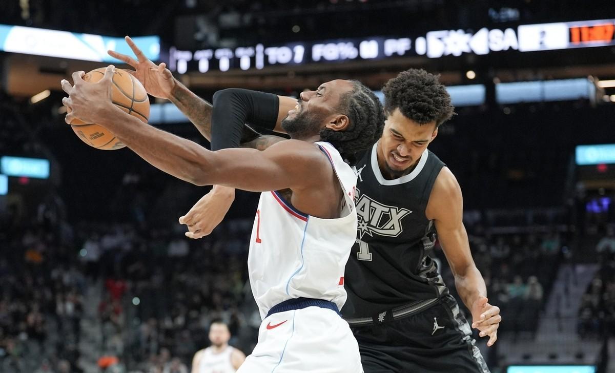 哈登在C9比赛中关键助攻，逆转引发热议！