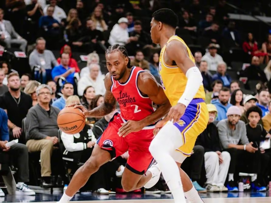 德布劳内连续五场比赛得分超过伤愈复出，湖人冲击纪录！